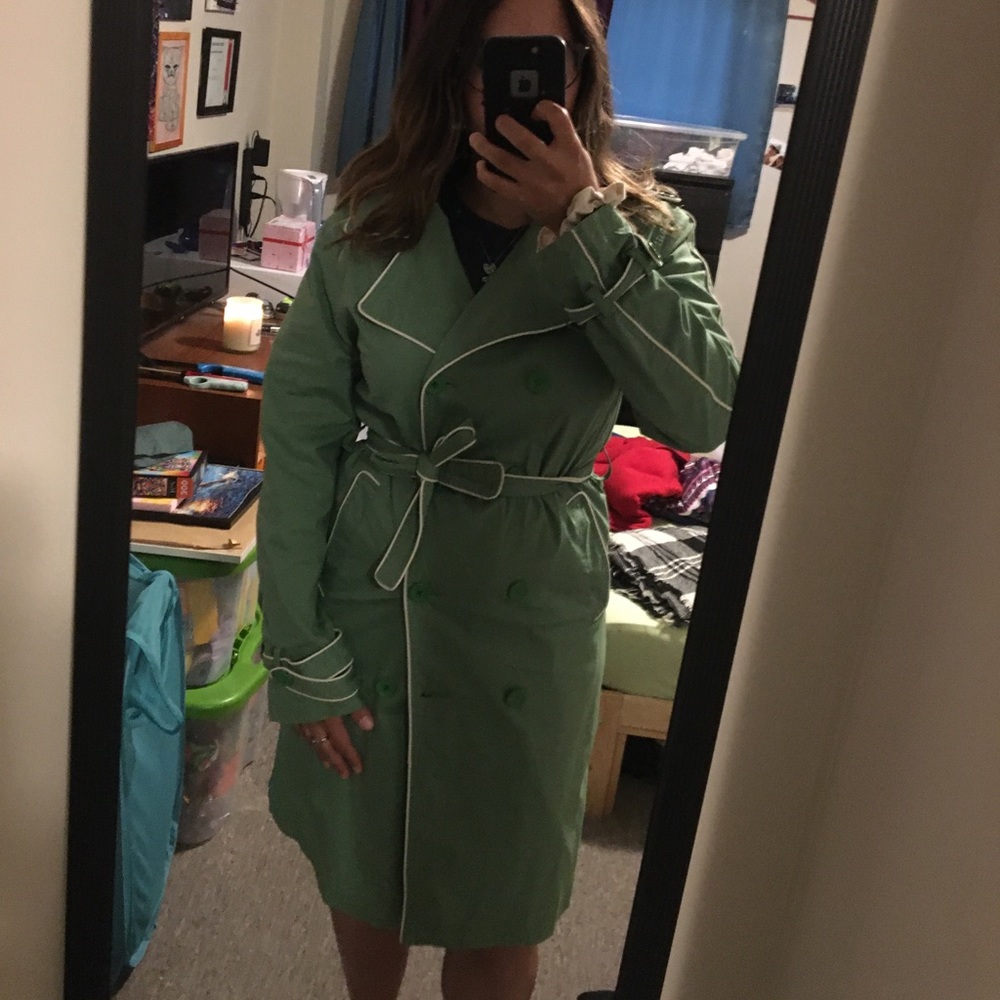 Green atmosphere trench coat